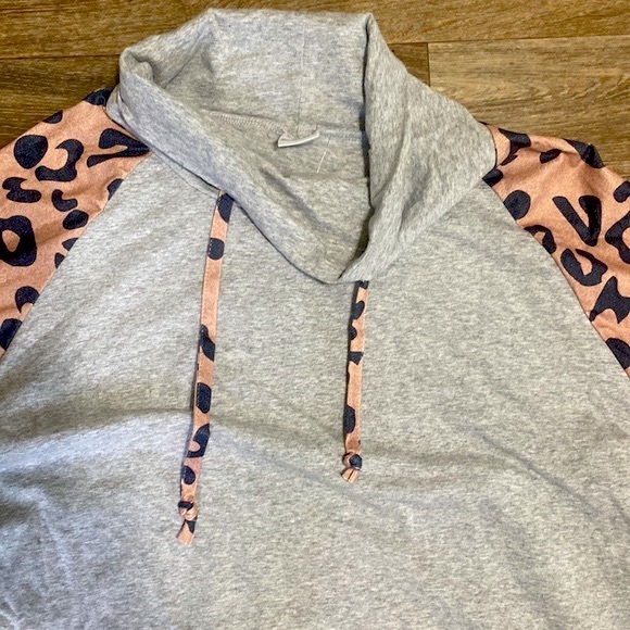 Leopard & Grey Turtle Neck Pullover - Picture 3 of 5